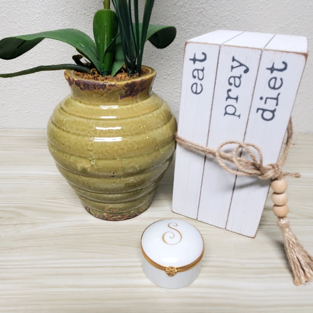 Limoges Single Monogram "S" Initial On Lid's Top, White & Goldtone